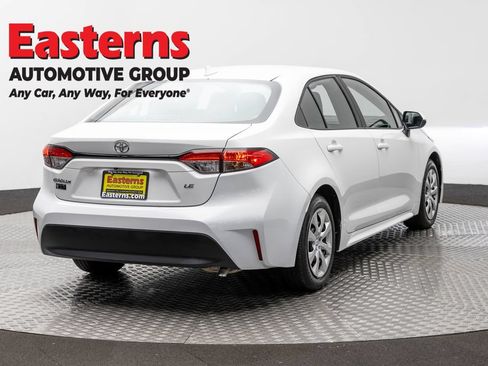 Used 2025 Toyota Corolla LE FWD image 5
