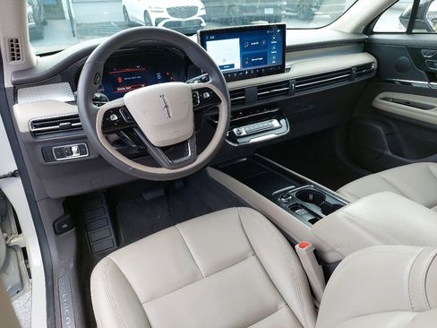 Used 2024 Lincoln Corsair FWD image 13