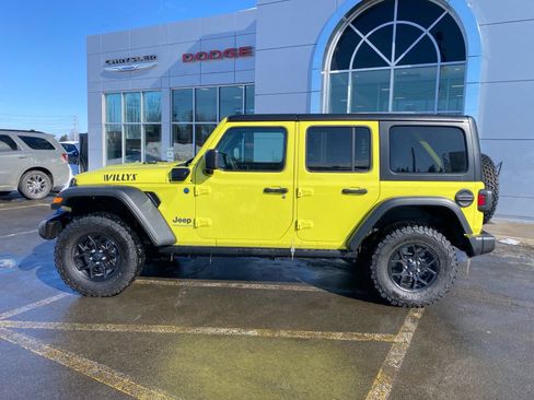 Used 2024 Jeep Wrangler Willys image 2