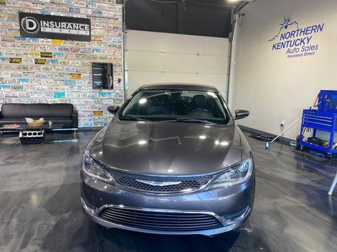 Used 2016 Chrysler 200 Limited FWD image 3