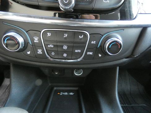 Certified 2023 Chevrolet Traverse LT w/ LPO, Floor Liner Package AWD/4WD image 23