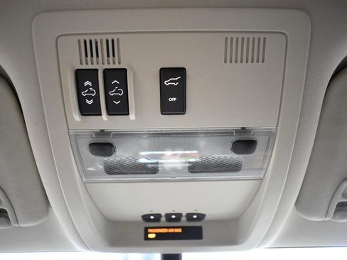 Used 2014 Cadillac Escalade ESV Platinum image 40