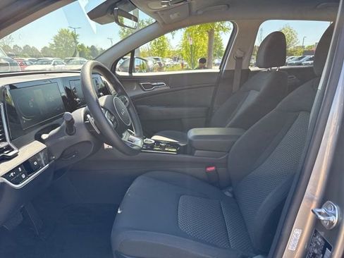 Certified 2025 Kia Sportage LX image 9