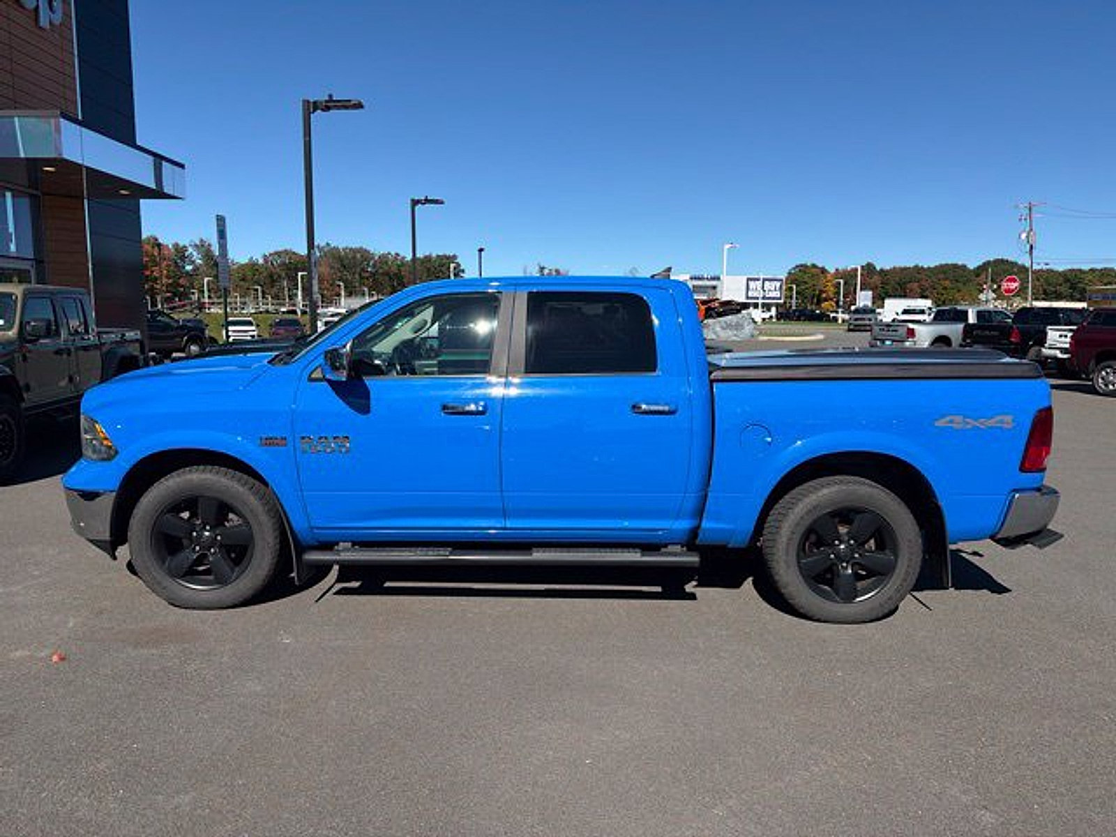 Used 2018 RAM 1500 SLT AWD/4WD image 3