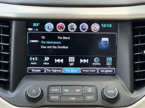 Used 2017 GMC Acadia Denali w/ Technology Package FWD image 8