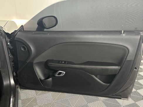 Used 2015 Dodge Challenger SXT RWD image 13