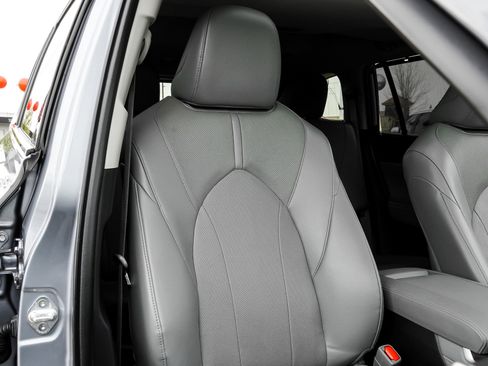 Used 2023 Toyota Highlander Limited image 27