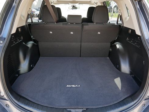Used 2018 Toyota RAV4 XLE AWD/4WD image 18
