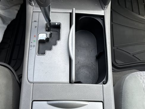 Used 2010 Toyota Camry LE FWD image 22