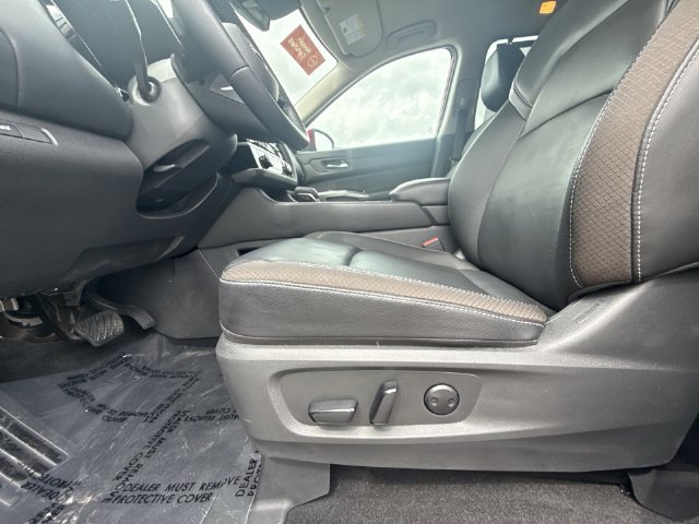 Certified 2024 Nissan Pathfinder SL w/ Black Appearance Package AWD/4WD image 12