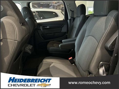 Used 2017 Chevrolet Traverse LT w/ Style and Technology Package FWD image 12