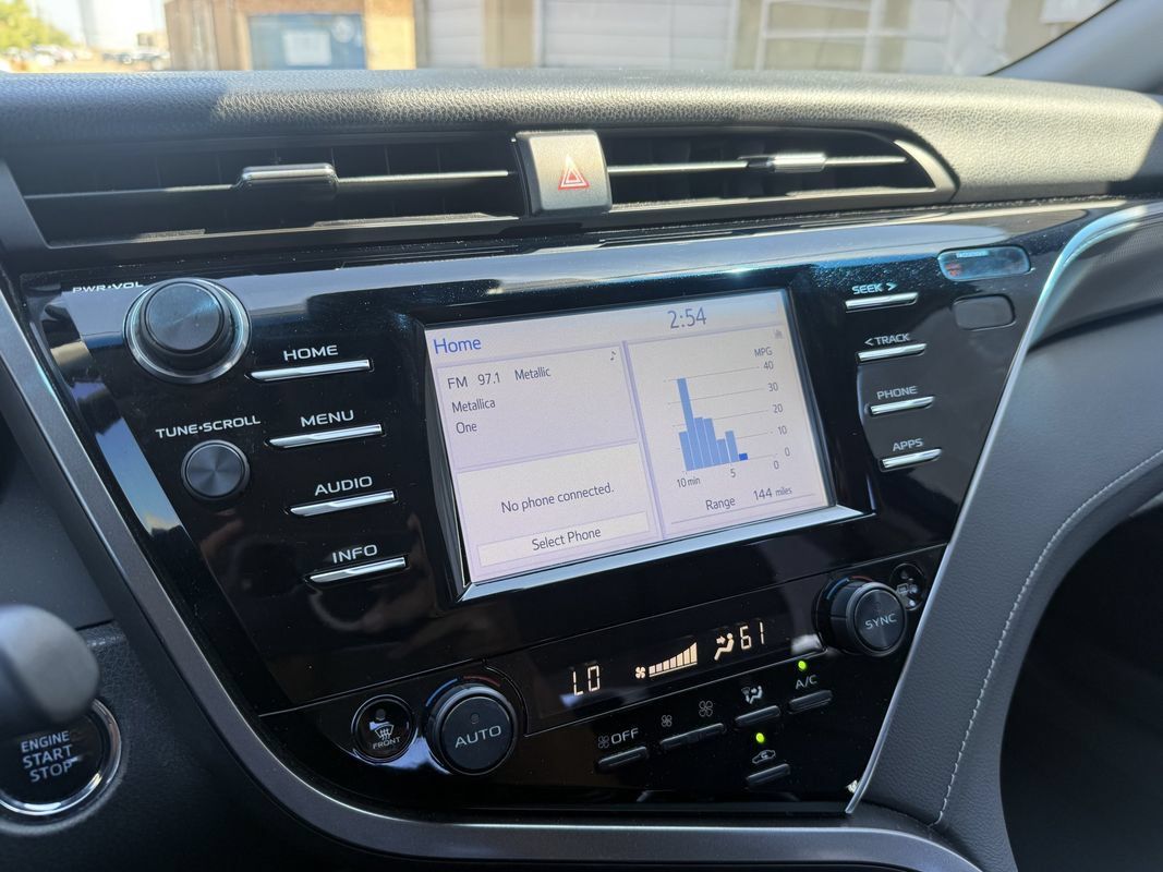 Used 2018 Toyota Camry XSE FWD image 10