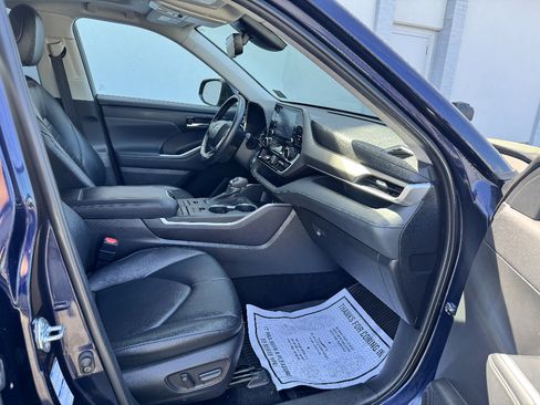 Used 2022 Toyota Highlander XLE AWD/4WD image 15