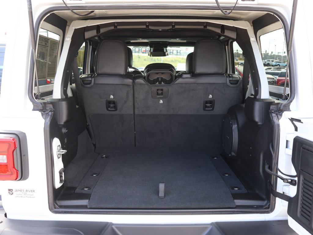 Used 2026 Jeep Wrangler Unlimited Rubicon AWD/4WD image 14