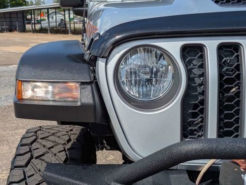 Used 2022 Jeep Gladiator Mojave w/ Trailer Tow Package AWD/4WD image 10