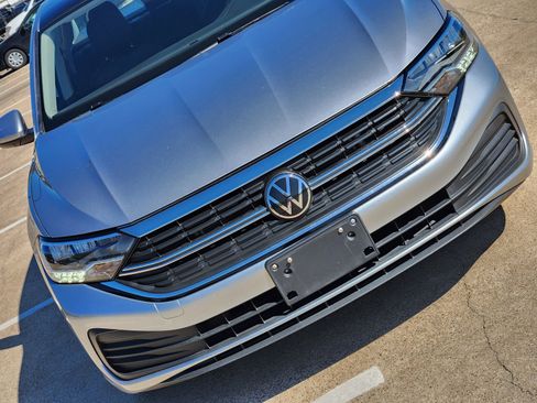 Used 2024 Volkswagen Jetta SE image 14