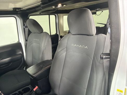 Used 2019 Jeep Wrangler Unlimited Sahara AWD/4WD image 12