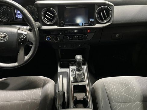 Used 2017 Toyota Tacoma TRD Sport image 34