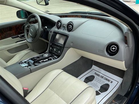 Used 2014 Jaguar XJ AWD image 39