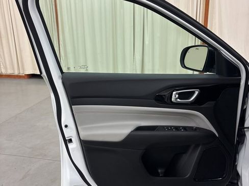 Used 2024 Jeep Compass Limited image 16
