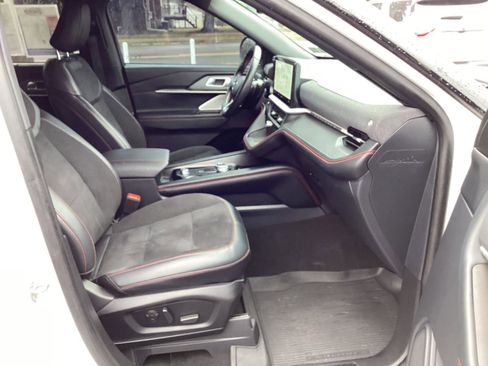 Used 2025 Ford Explorer ST image 16