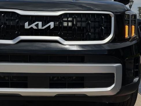 Used 2024 Kia Telluride EX w/ EX Captain's Chair Package FWD image 9