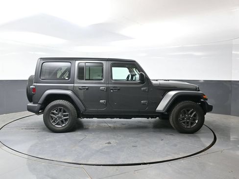 Used 2025 Jeep Wrangler Unlimited Sport AWD/4WD image 3