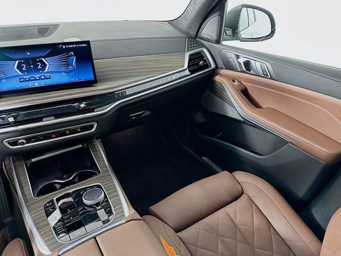 Used 2025 BMW X7 xDrive40i w/ Premium Package image 24