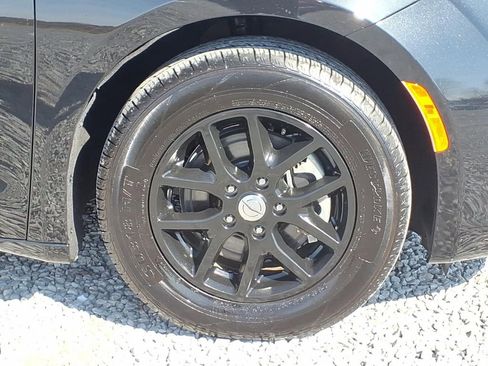 Used 2023 Chrysler Voyager LX image 33