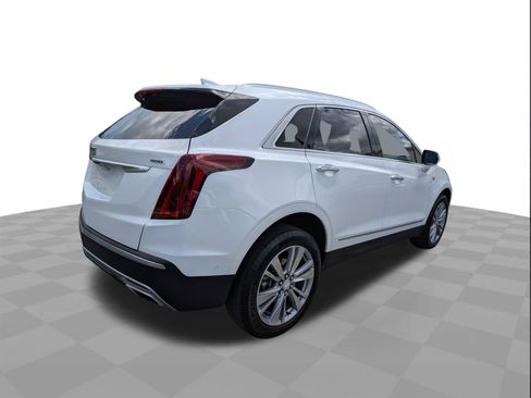Certified 2024 Cadillac XT5 Premium Luxury w/ Technology Package FWD image 4
