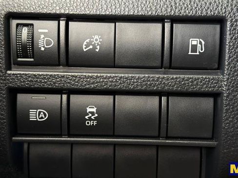 Used 2025 Toyota 4Runner SR5 AWD/4WD image 36