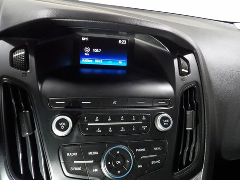 Used 2018 Ford Focus SE FWD image 12