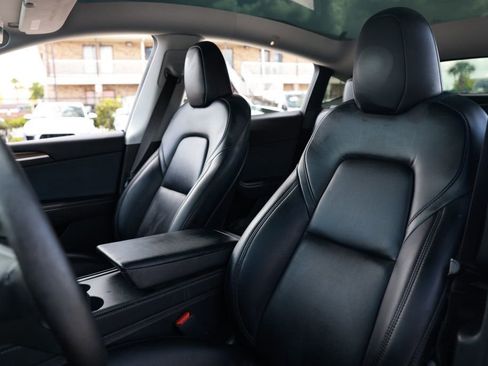 Used 2023 Tesla Model Y AWD image 9