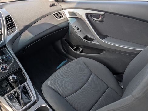 Used 2015 Hyundai Elantra SE w/ Option Group 03 FWD image 11