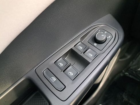 Used 2025 Volkswagen Taos SE AWD/4WD image 25
