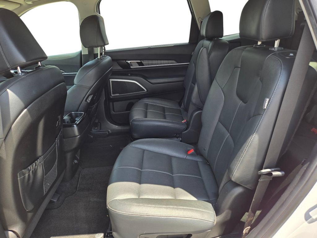Certified 2023 Kia Telluride EX w/ EX Captain's Chair Package FWD image 19