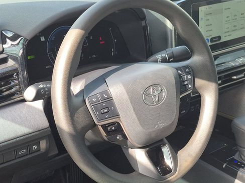 Used 2026 Toyota Camry LE FWD image 6