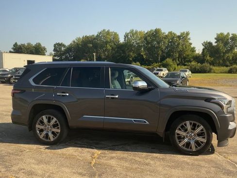 Used 2024 Toyota Sequoia Capstone image 9