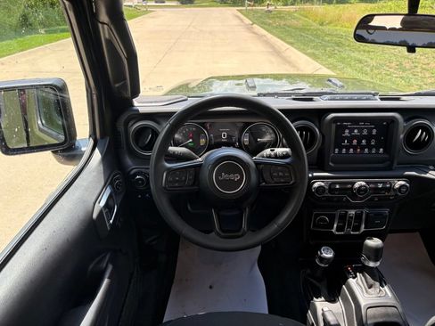 Used 2023 Jeep Wrangler Unlimited w/ Convenience Group AWD/4WD image 43