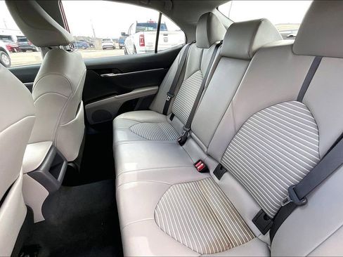 Used 2022 Toyota Camry SE image 19