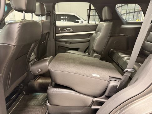 Used 2017 Ford Explorer XLT w/ Equipment Group 202A image 18