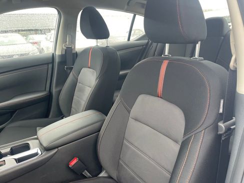 New 2025 Nissan Sentra SR image 8