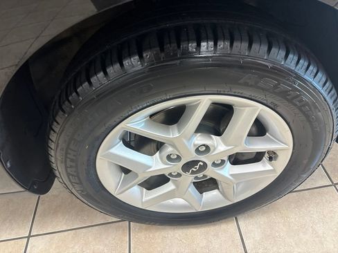 Used 2023 Kia Soul LX w/ LX Technology Package FWD image 29