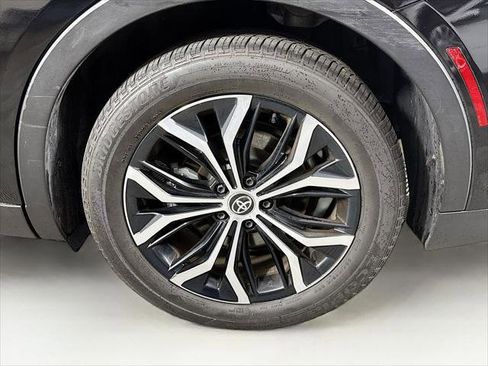 Certified 2024 Toyota Crown AWD/4WD image 7