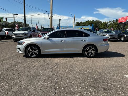 Used 2021 Volkswagen Passat 2.0T SE image 7