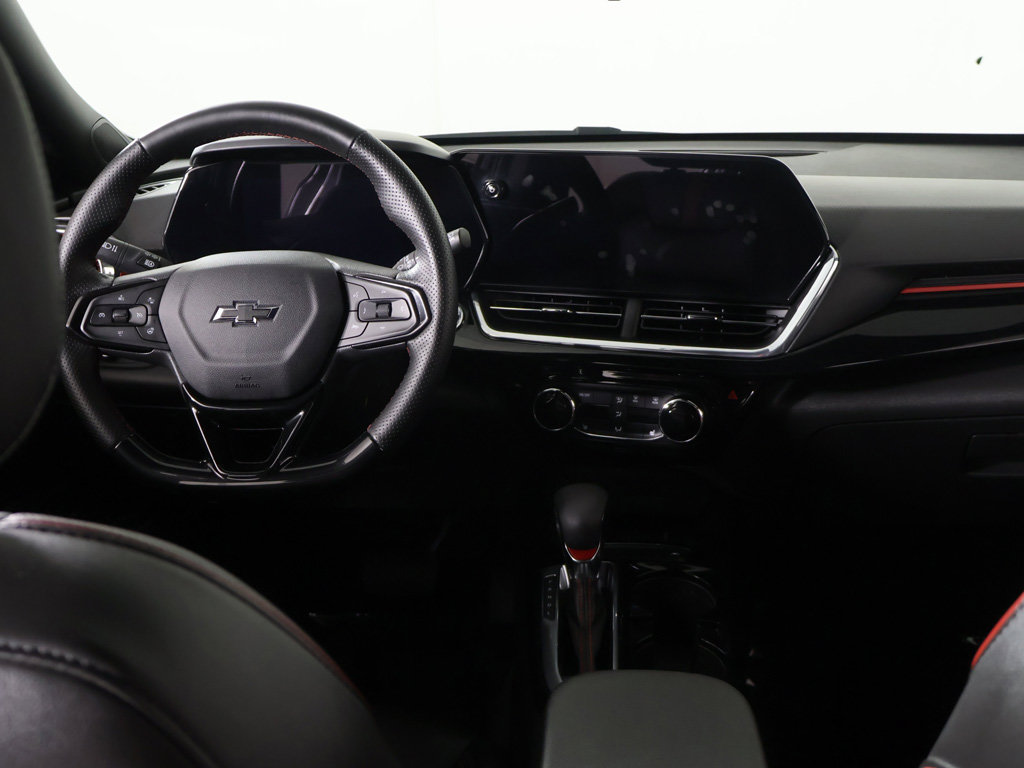 Used 2025 Chevrolet Trax RS FWD image 28