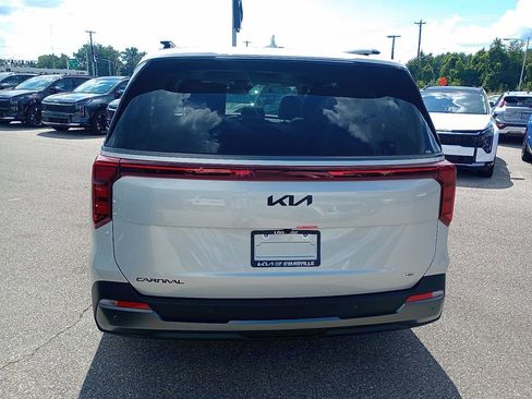 New 2026 Kia Carnival SX w/ SX Dark Edition Package FWD image 5