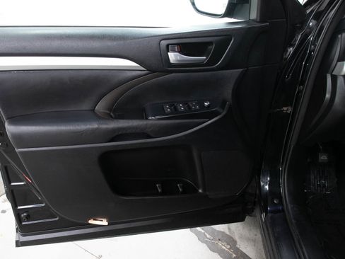 Used 2018 Toyota Highlander AWD V6 image 20