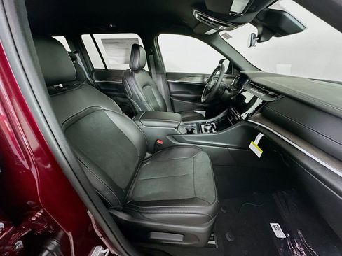 New 2026 Jeep Grand Cherokee Altitude AWD/4WD image 34
