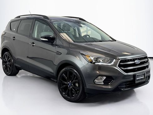 Used 2017 Ford Escape Titanium image 3